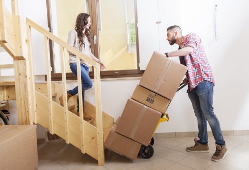 Local moving truck hire suitable for flats and small businesses in Streatham